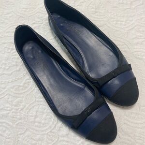 Chanel Shoe Size 40 Navy & Black Leather Almond Toe Interlocking CC Shoes